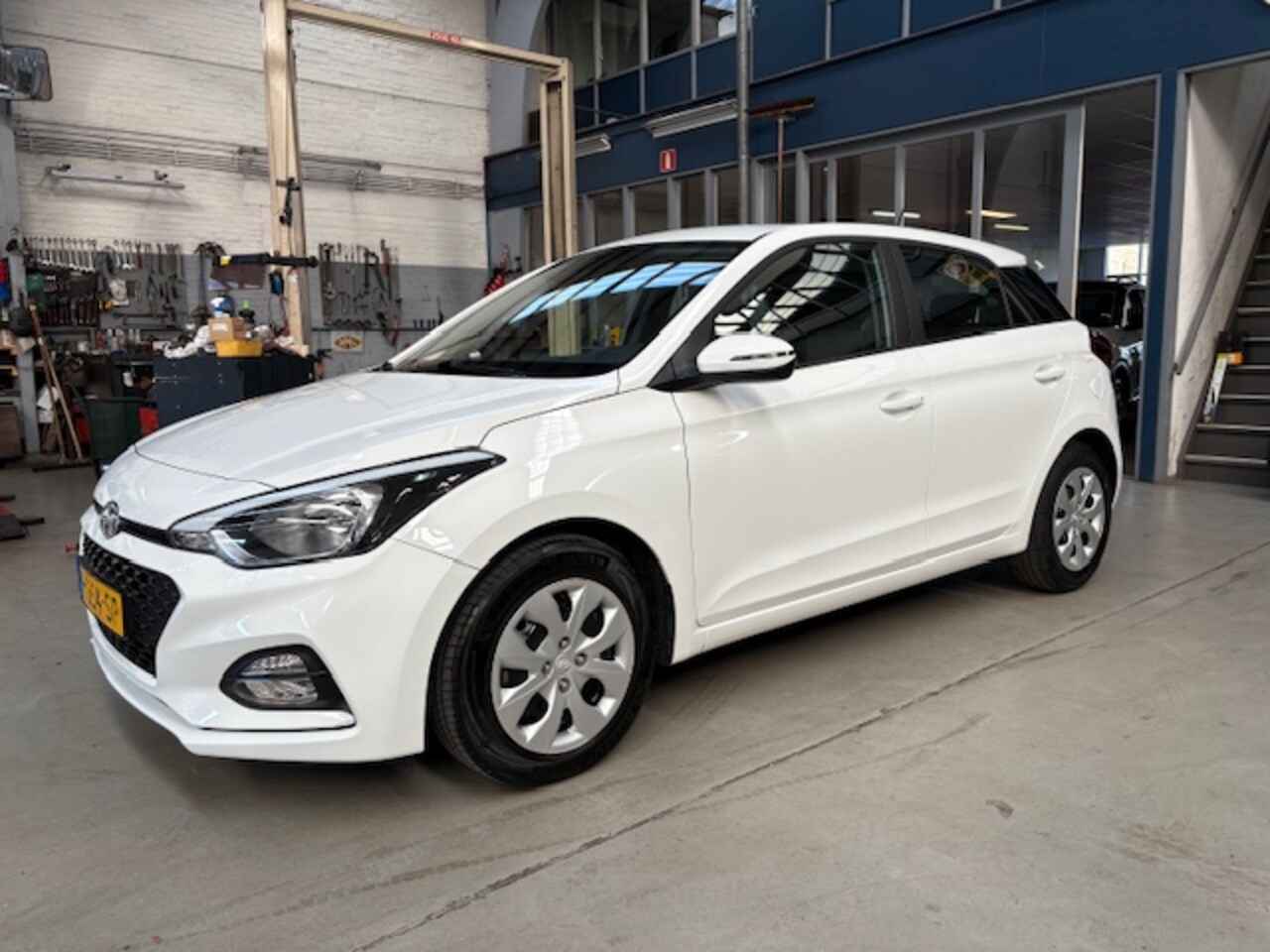 Hyundai i20 - 1.0 T-GDI Blue 100PK i-Motion | Apple carplay / Android auto | Camera | Airco | Cruise con - AutoWereld.nl