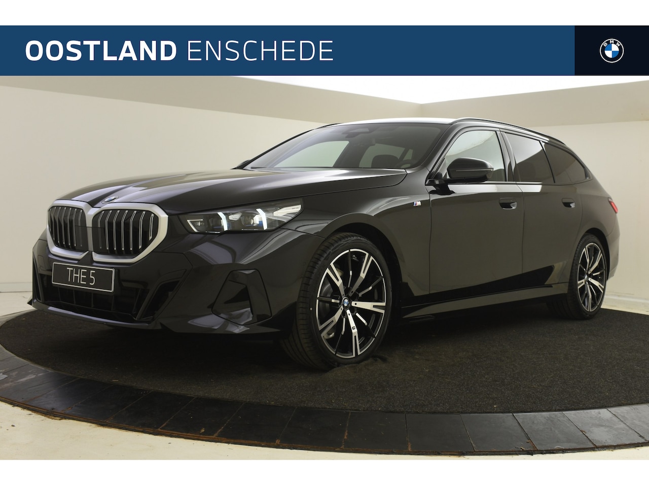 BMW 5-serie Touring - 520i High Executive M Sport Automaat / Trekhaak / Stoelverwarming / Adaptieve LED / Parkin - AutoWereld.nl