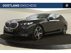 BMW 5-serie Touring - 520i High Executive M Sport Automaat / Trekhaak / Stoelverwarming / Adaptieve LED / Parkin