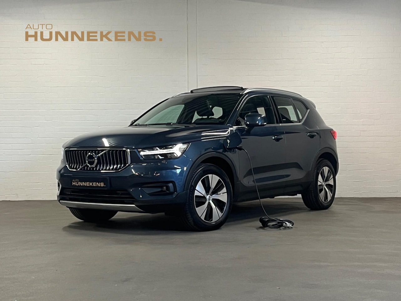 Volvo XC40 - Recharge T4 Inscription Expr.| Leder | Open dak| Keyless | Stuur-/Stoel verwarming - AutoWereld.nl