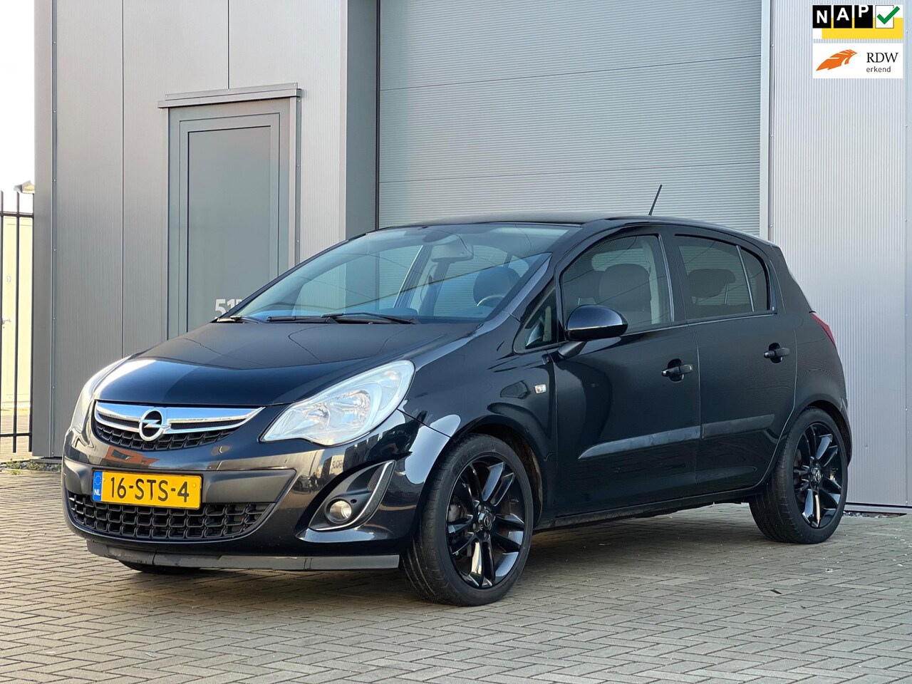 Opel Corsa - 1.4-16V Cosmo | 17 Inch | Parkeersensoren | Cruise Control | - AutoWereld.nl