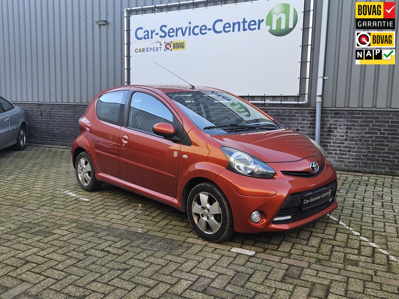 Toyota Aygo - 1.0 VVT-i Dynamic Orange 1.0 VVT-i Dynamic Orange - AutoWereld.nl