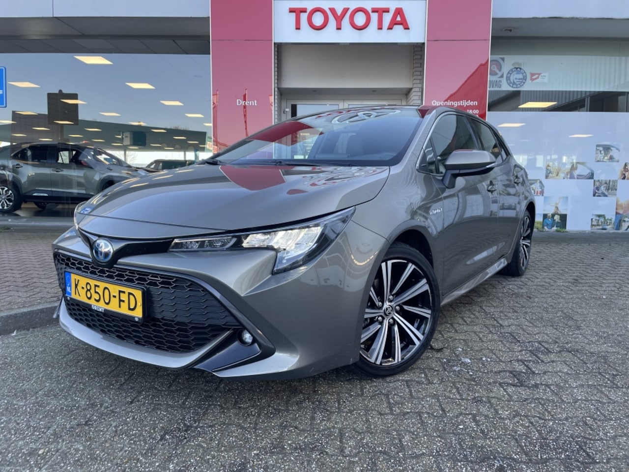 Toyota Corolla - 1.8 Hybrid Dynamic | Keyless entry + start | Stoelverwarming | A - AutoWereld.nl