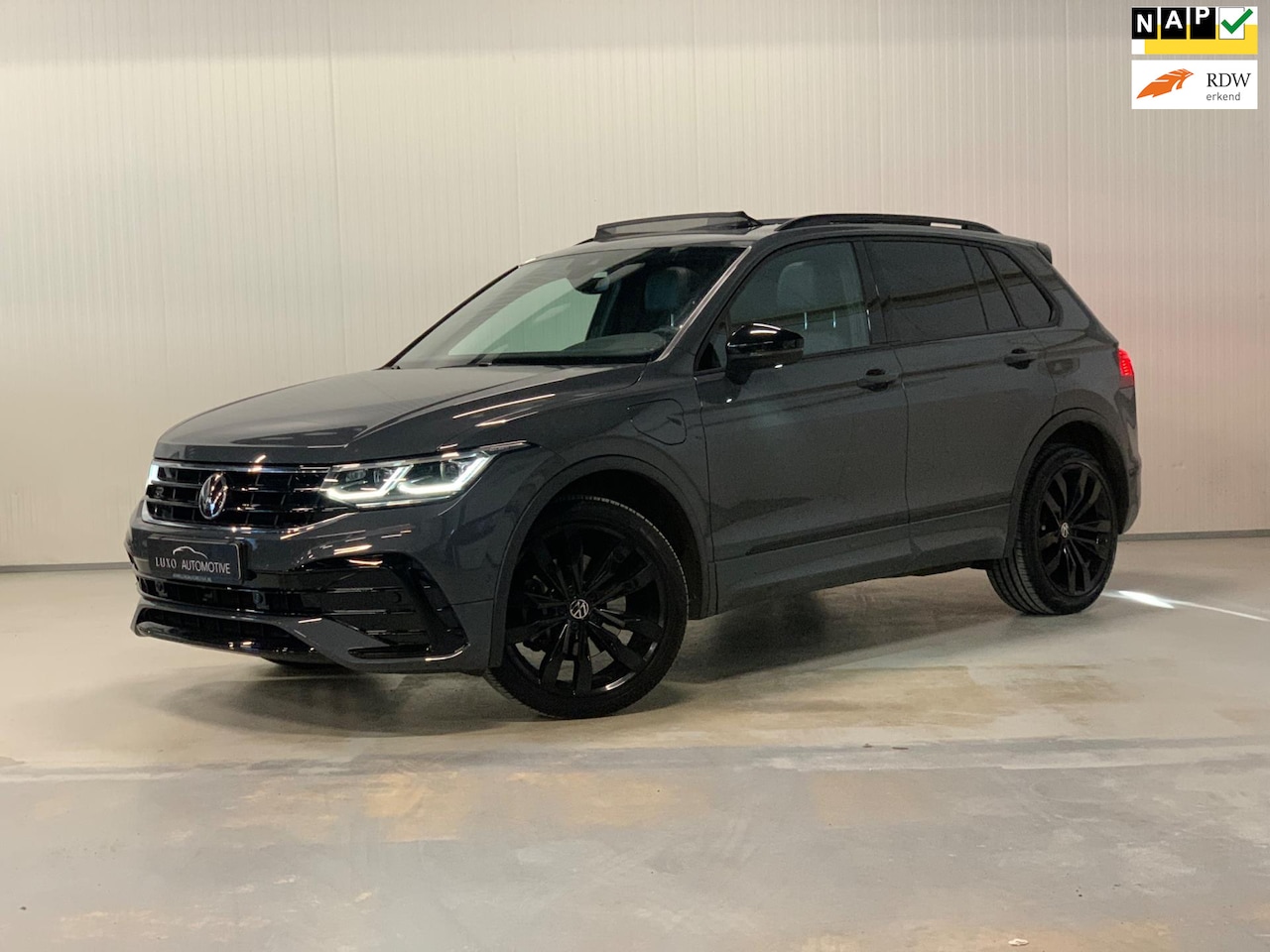 Volkswagen Tiguan - 1.4 TSI eHybrid R-Line | PANO | HUD | TREKHAAK | VOL OPTIES - AutoWereld.nl