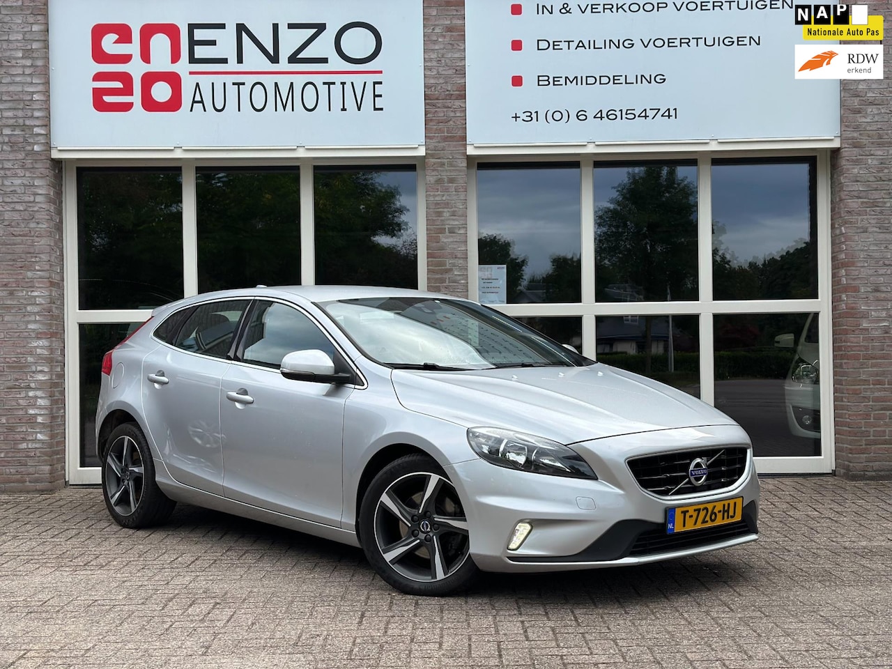 Volvo V40 - 2.0 R-Design|Vol opties|Goed onderhoud| - AutoWereld.nl