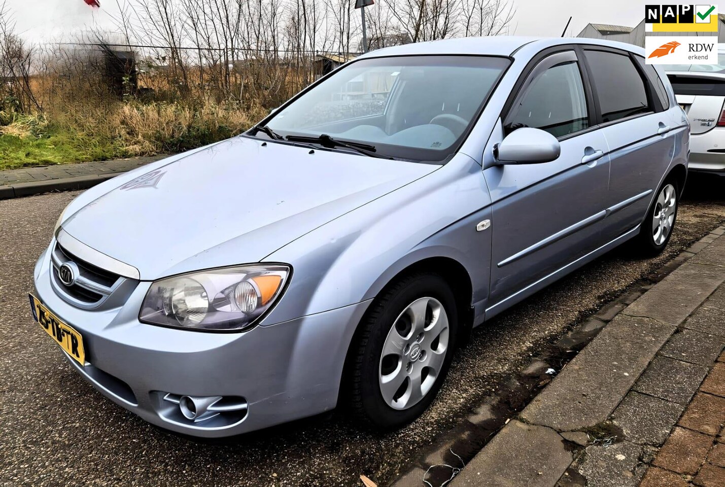 Kia Cerato - 1.6-16V LX Airco Rijd Schakelt Remt spoel - AutoWereld.nl