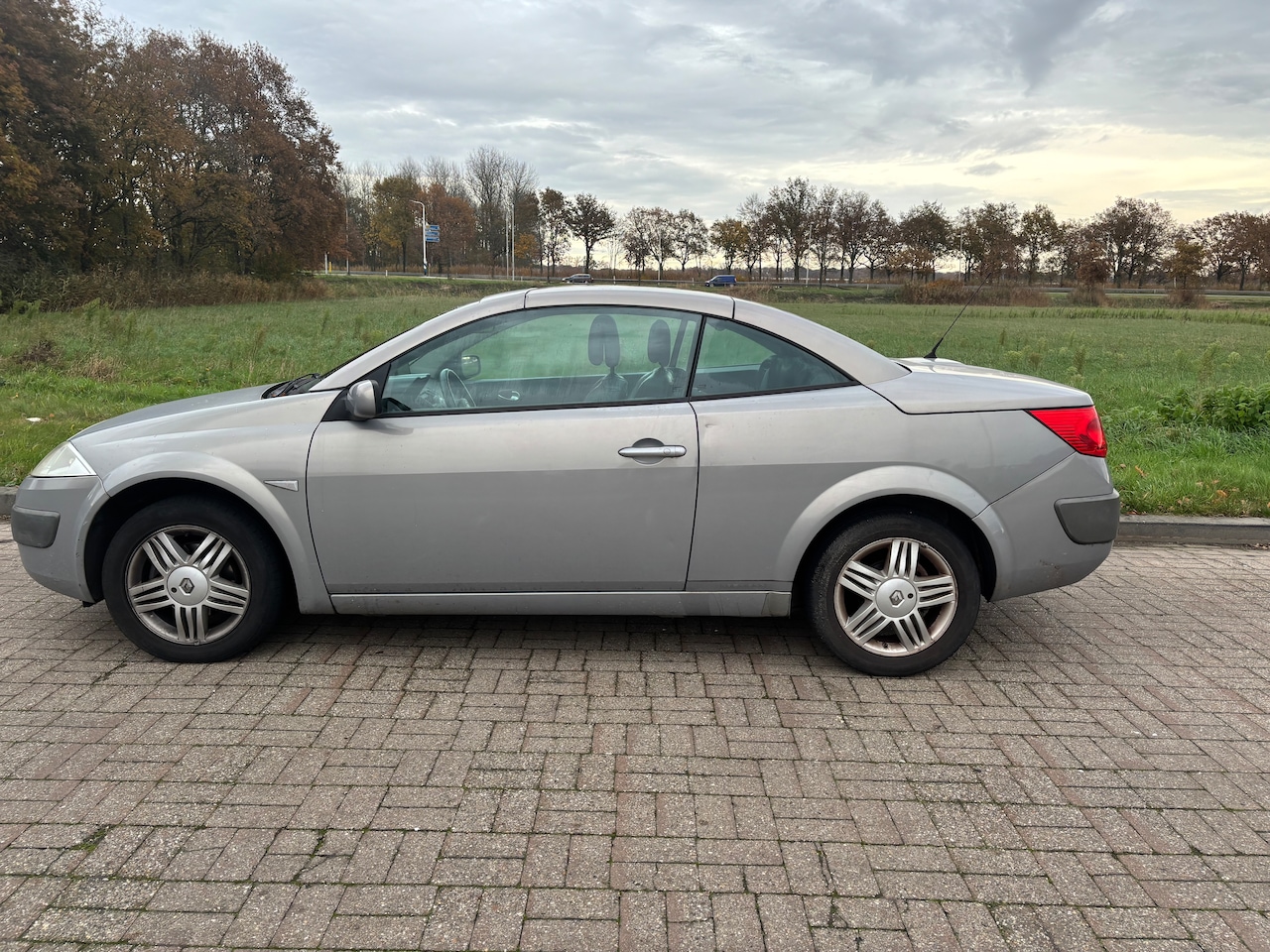 Renault Mégane coupé cabriolet - 2.0-16V Privilège Luxe - AutoWereld.nl