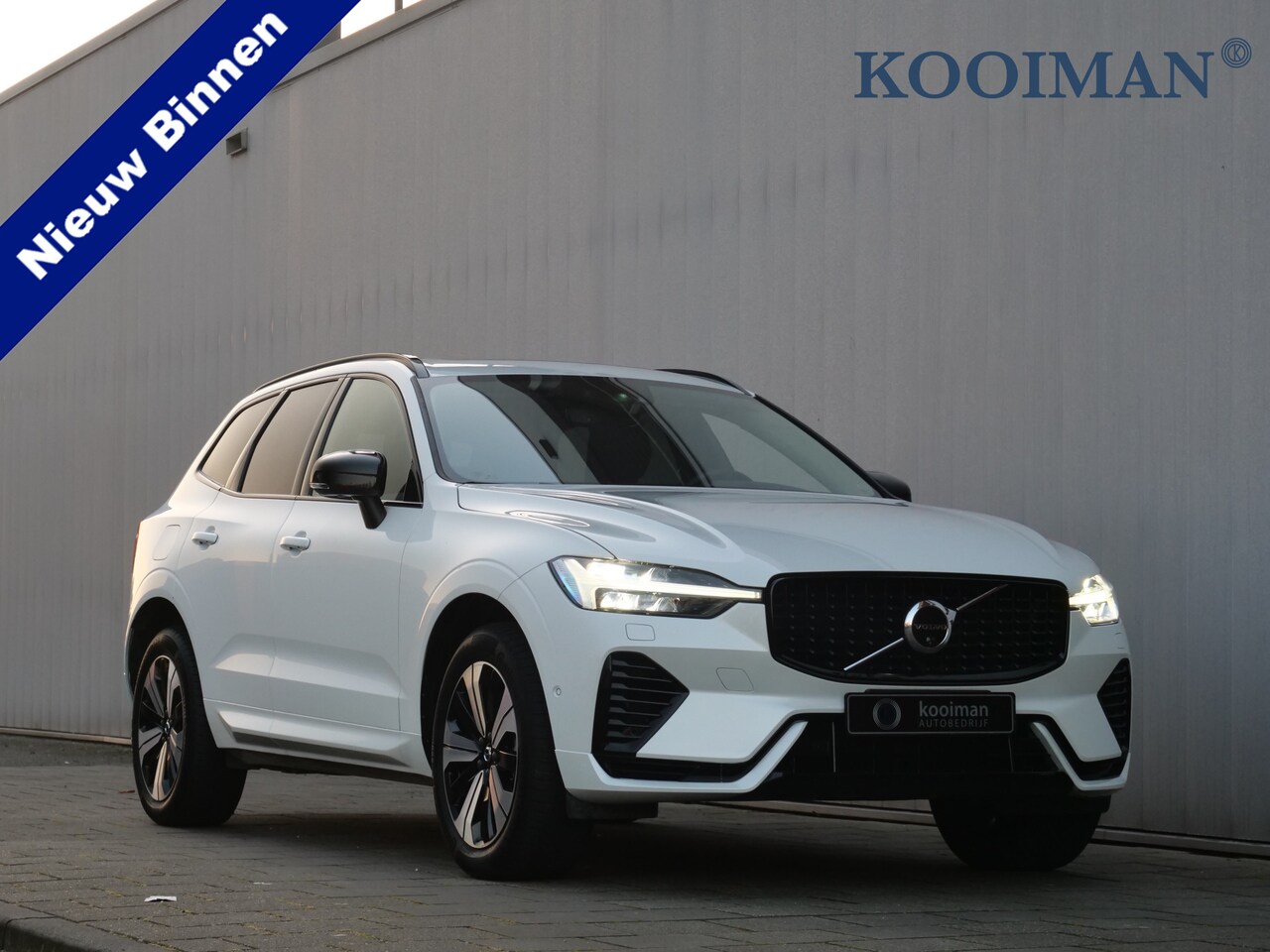 Volvo XC60 - 2.0 T6 350pk PHEV AWD Plus Dark Harman Kardon / Panoramadak / Leder / Camera - AutoWereld.nl