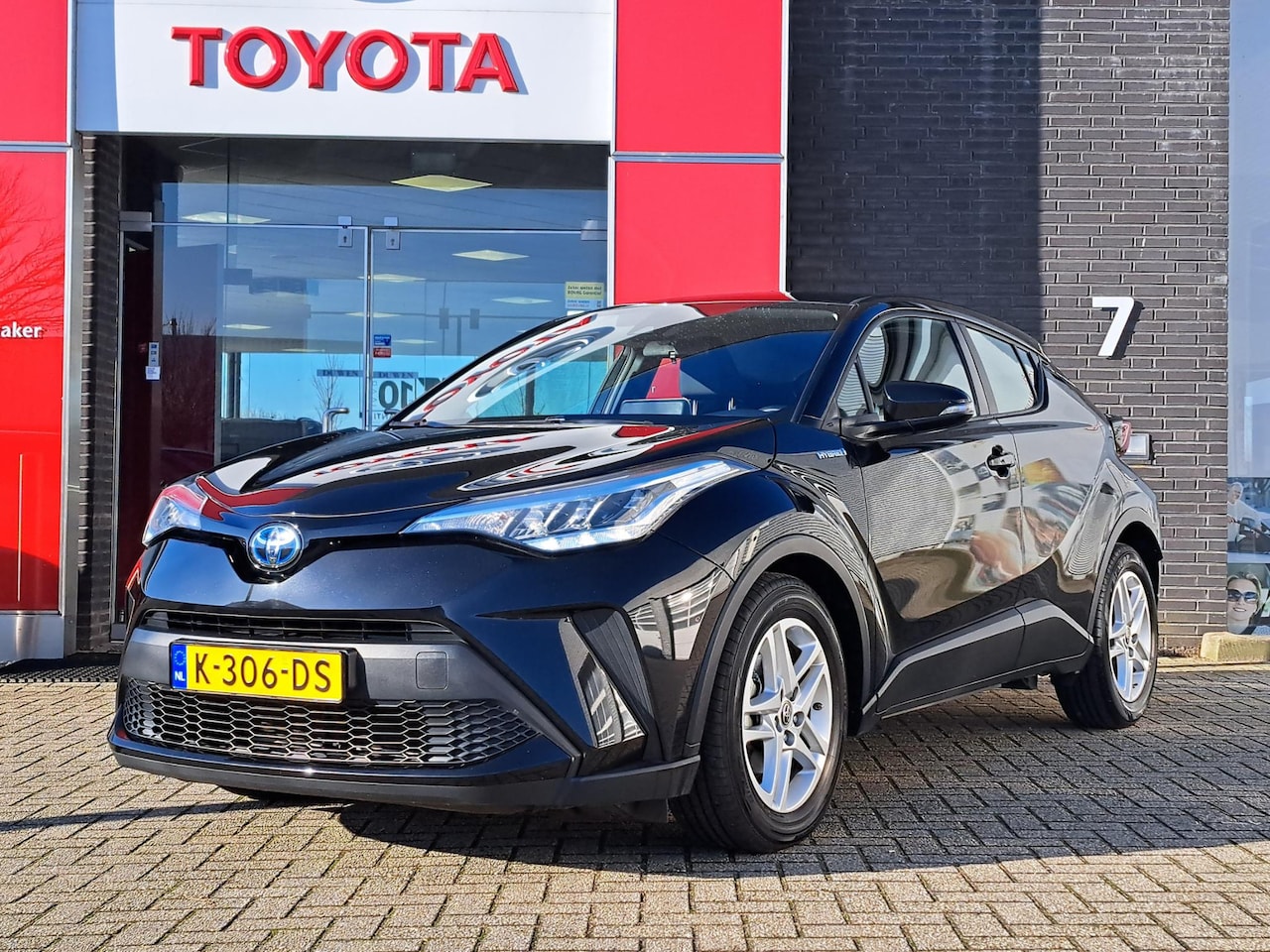 Toyota C-HR - 1.8 HYBRID ACTIVE APPLE/ANDROID AD-CRUISE CAMERA LM-VELGEN NL-AUTO - AutoWereld.nl