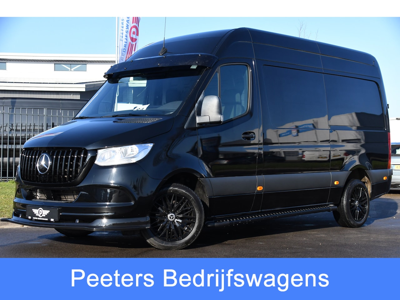 Mercedes-Benz Sprinter - 317 1.9 CDI L2H2 RWD AMG Black Edition Camera, Cruise, 3500KG Trekhaak, Carplay, Automaat, - AutoWereld.nl