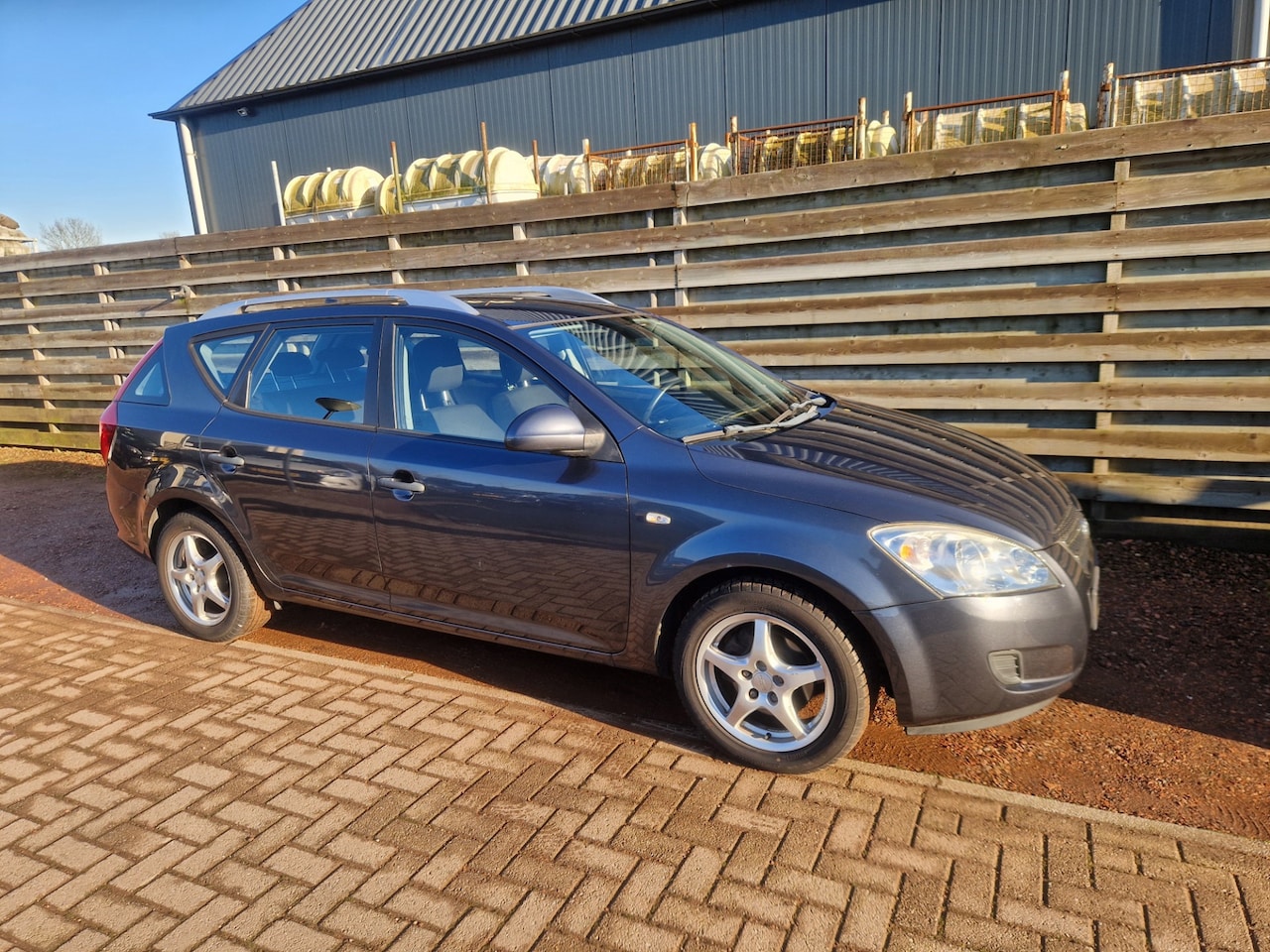 Kia Cee'd Sporty Wagon - 1.4 CVVT X-tra 1.4 CVVT X-tra - AutoWereld.nl