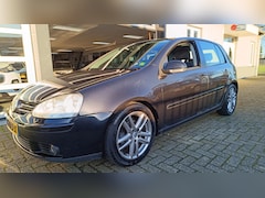 Volkswagen Golf - 1.6 Sportline Business Clima verw stoelen Koppeling vervangen Dis-riem vervangen bij 27430