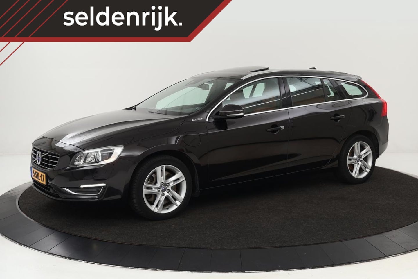 Volvo V60 - D6 Plug-In Summum | Export Only | 1e eigenaar | Camera | Leder | Xenon | Memory | Stoelver - AutoWereld.nl