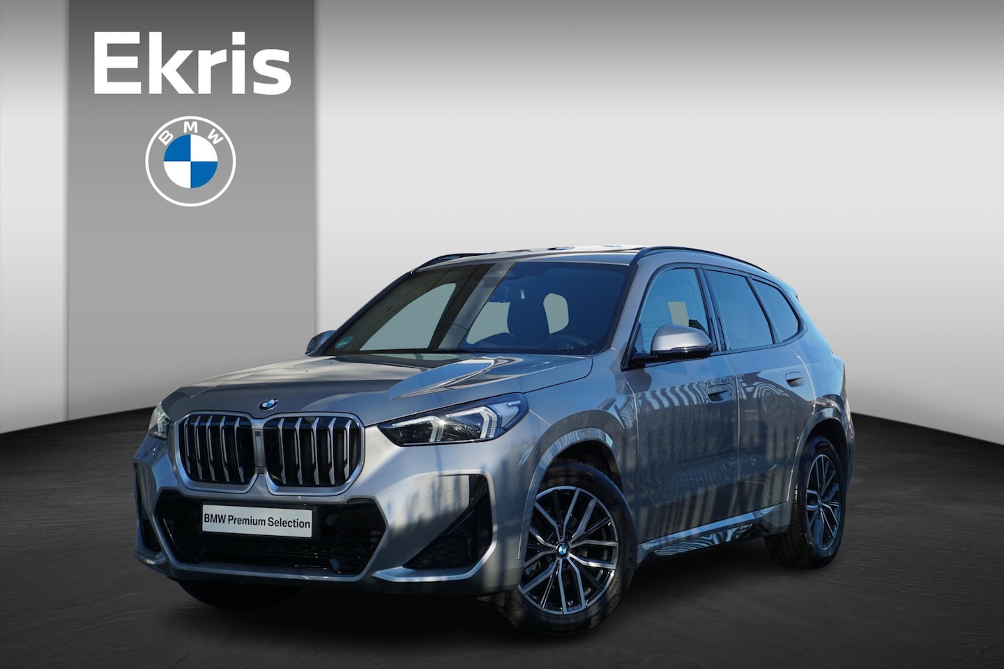 BMW X1 - sDrive18i M Sportpakket | Premium Pack | Travel Pack | Glazen panoramadak | High-beam assi - AutoWereld.nl