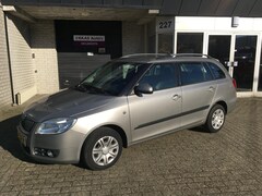 Skoda Fabia Combi - 1.4-16V Ambiente / AIRCO / APK 2-2026 / NWE MODELJAAR /