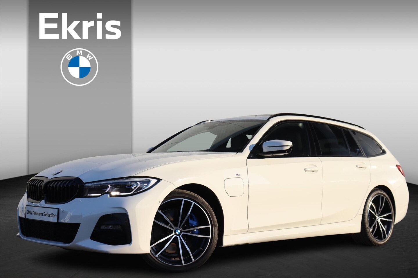 BMW 3-serie Touring - 330e High Executive M-Sportpakket / Extra Getint Glas / Comfort Access / HIFI / Head Up Di - AutoWereld.nl