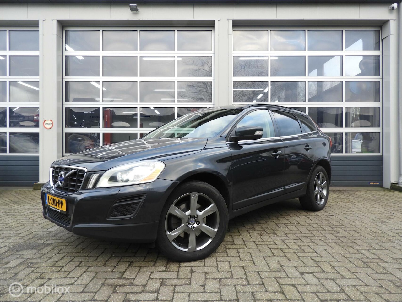 Volvo XC60 - 2.4 D5 AWD Summum - AutoWereld.nl