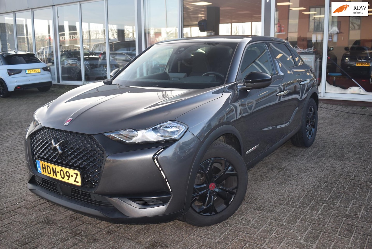 DS 3 Crossback - 1.2 PureTech So Chic LED VERLICHTING | CARPLAY| CLIMATE CONTROL | CRUISE CONTROL |NAVIGATI - AutoWereld.nl