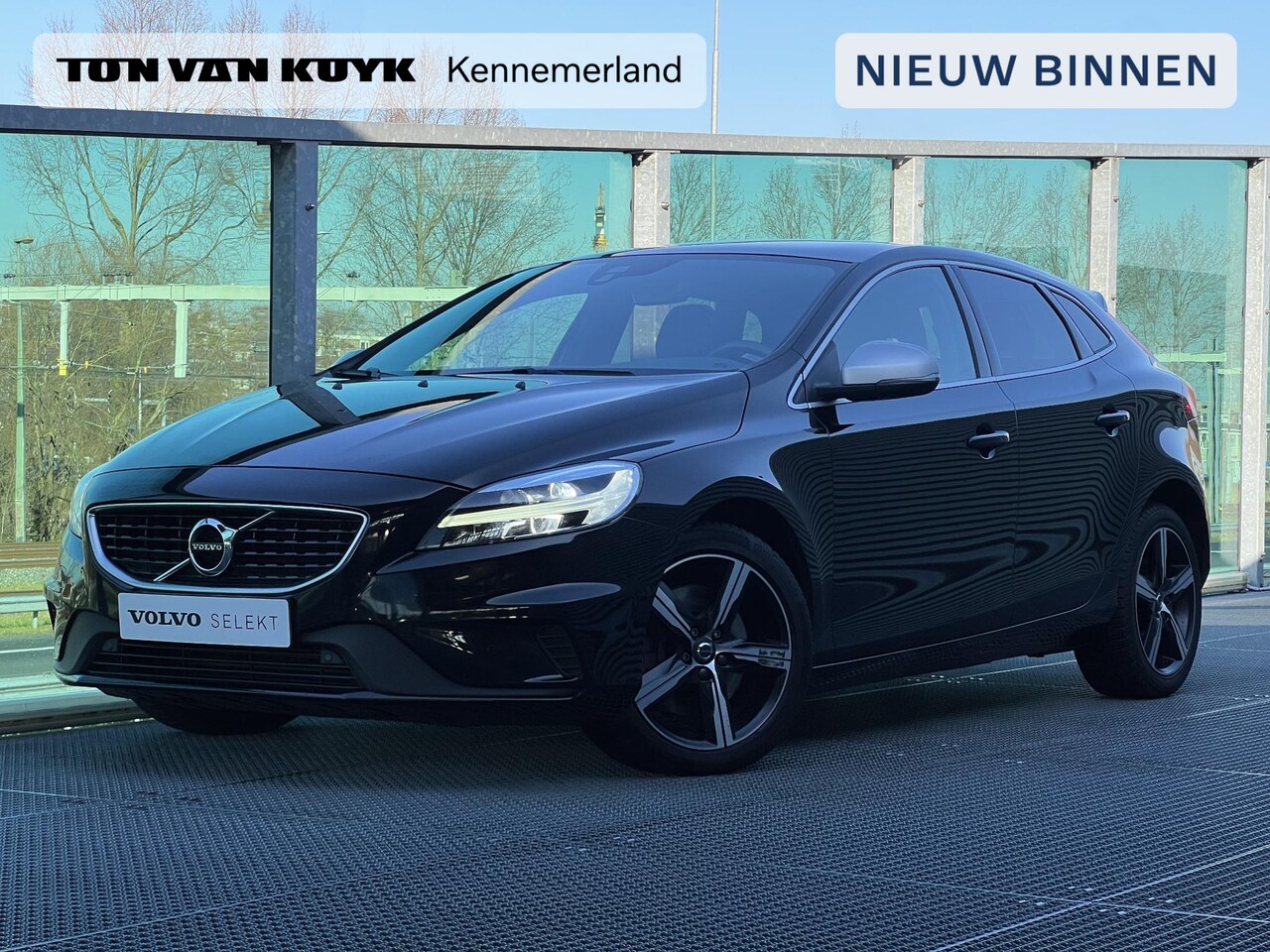 Volvo V40 - 1.5 T3 Polar+ Sport Automaat, R-design, Panoramadak, Stoelverwarming, High performance aud - AutoWereld.nl