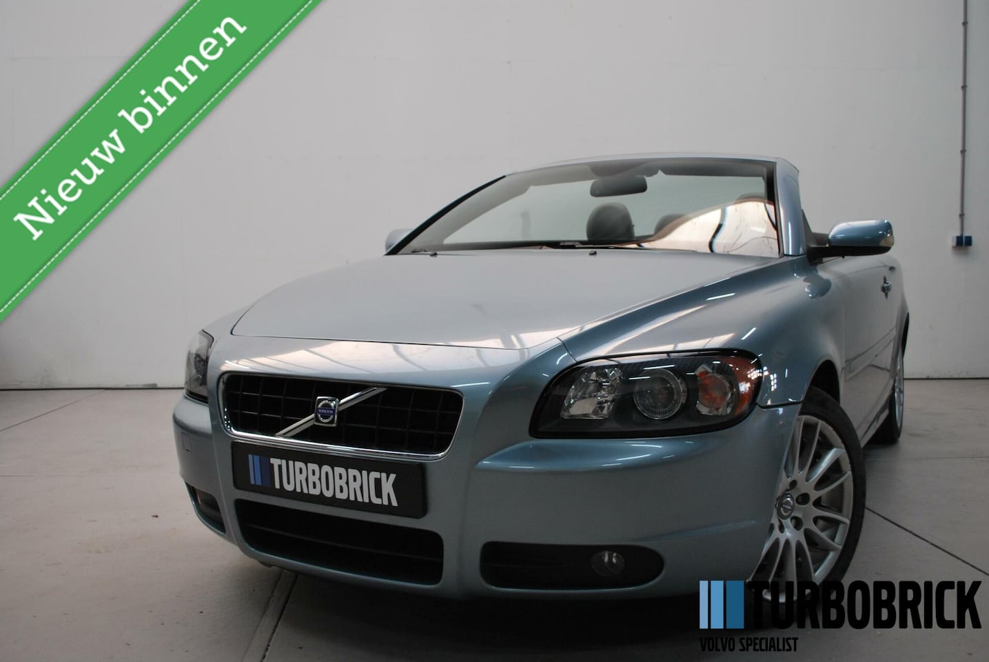 Volvo C70 Convertible - 2.4i Momentum | Dealer onderhouden | YOUNGTIMER| Cruise | Climate | H-Perf. Audio - AutoWereld.nl