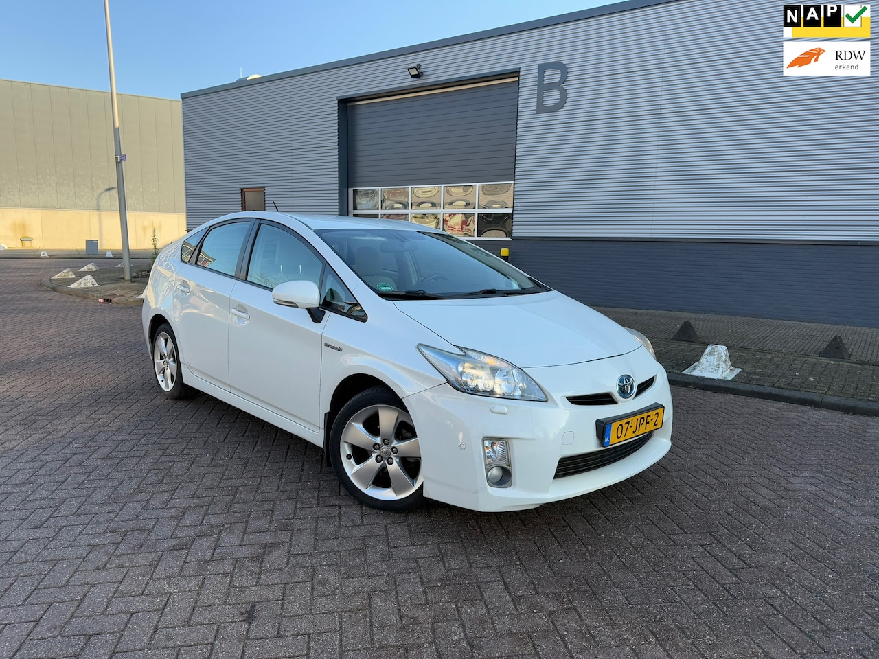 Toyota Prius - 1.8 Dynamic AUTOMAAT NAVIGATIE Camera Volledig onderhouden - AutoWereld.nl