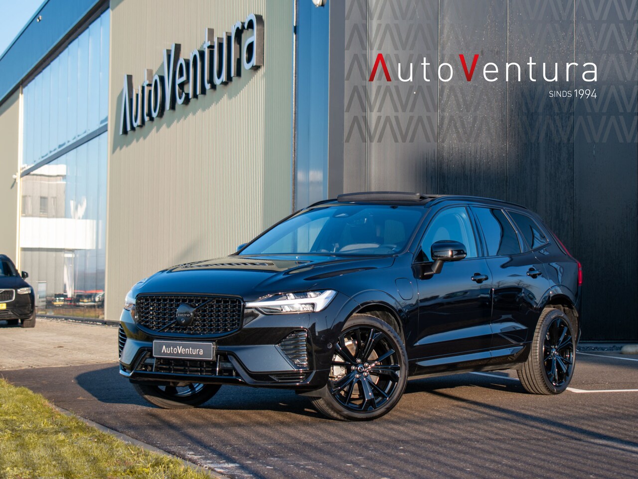 Volvo XC60 - 2.0 T8 Plug-in hybrid AWD Plus Black Edition | Panodak | Adap. Cruise | LED | Winterpack - AutoWereld.nl