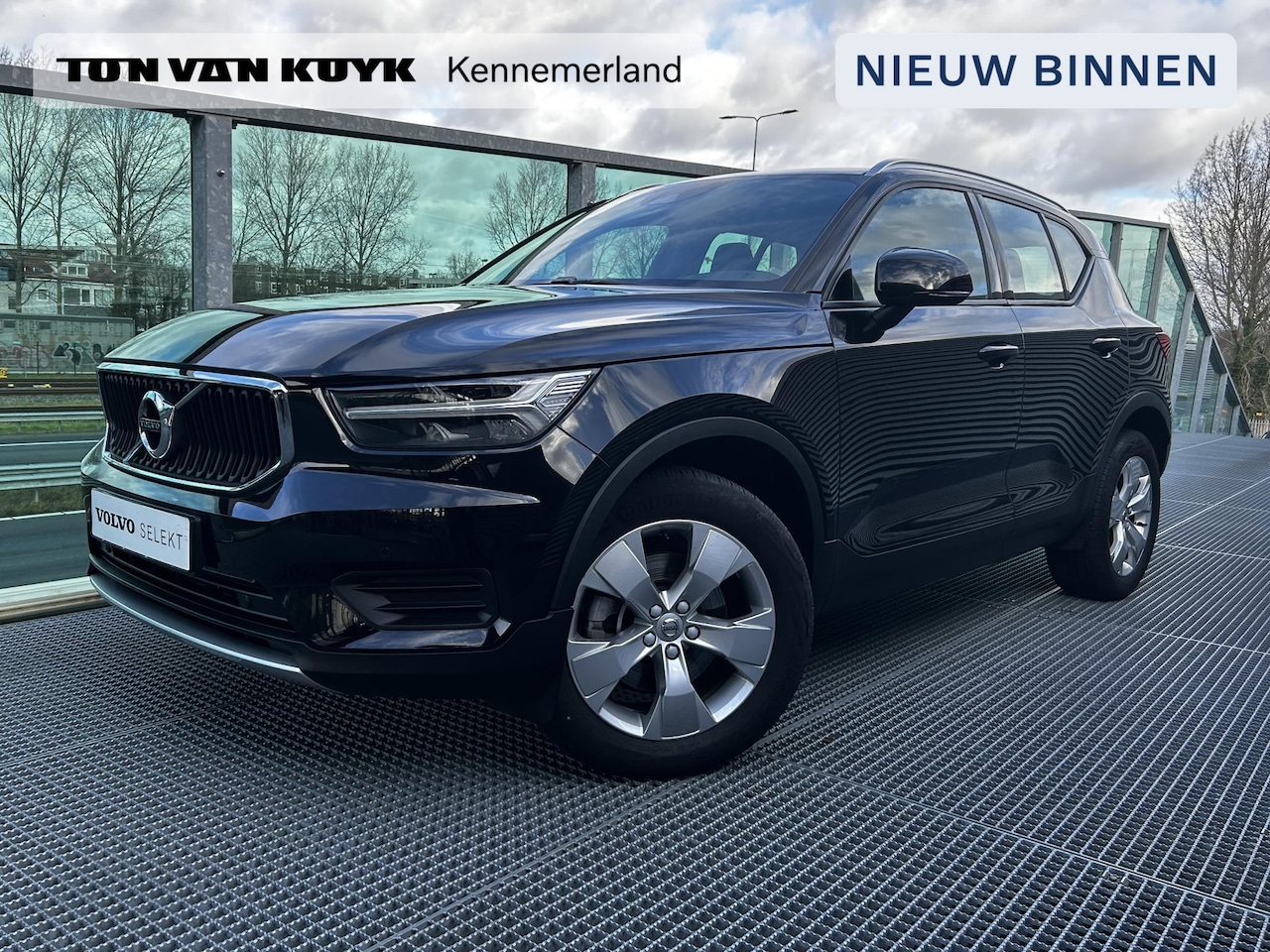 Volvo XC40 - 2.0 T4 Momentum Pro Automaat, Lederen bekleding, Verwarmde voorstoelen, Verwarmde voorruit - AutoWereld.nl