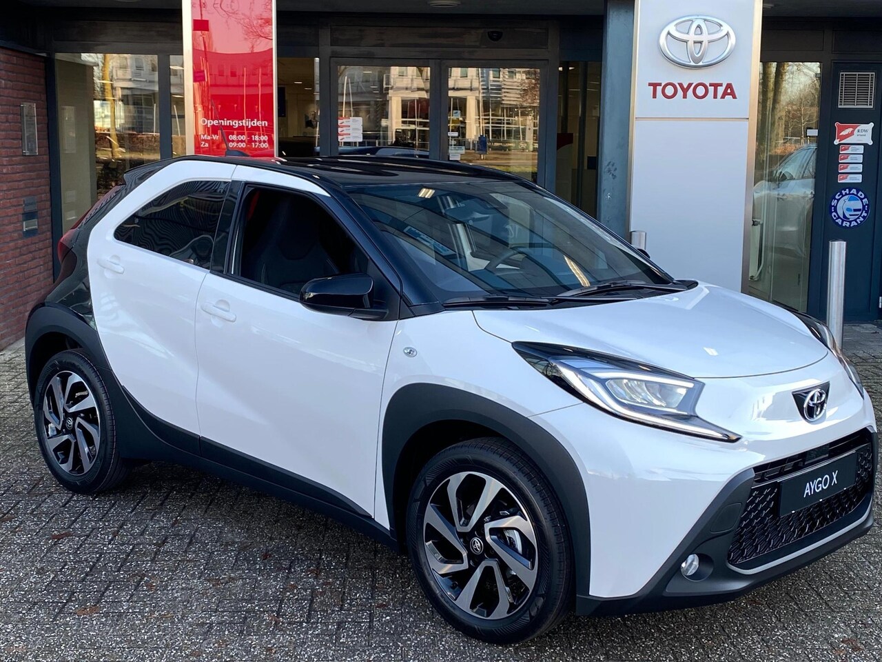 Toyota Aygo X - PULSE NIEUW DIRECT LEVERBAAR GETINT GLAS CLIMA DAB+ CAMERA AD-CRUISE - AutoWereld.nl