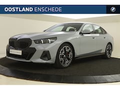 BMW 5-serie - 520i M Sport Automaat / Panoramadak / Trekhaak / Adaptieve LED / Parking Assistant Profess