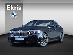 BMW 5-serie - Sedan 520i | M Sportpakket | Panodak | Harman Kardon | Trekhaak | Driving Assistant Plus |