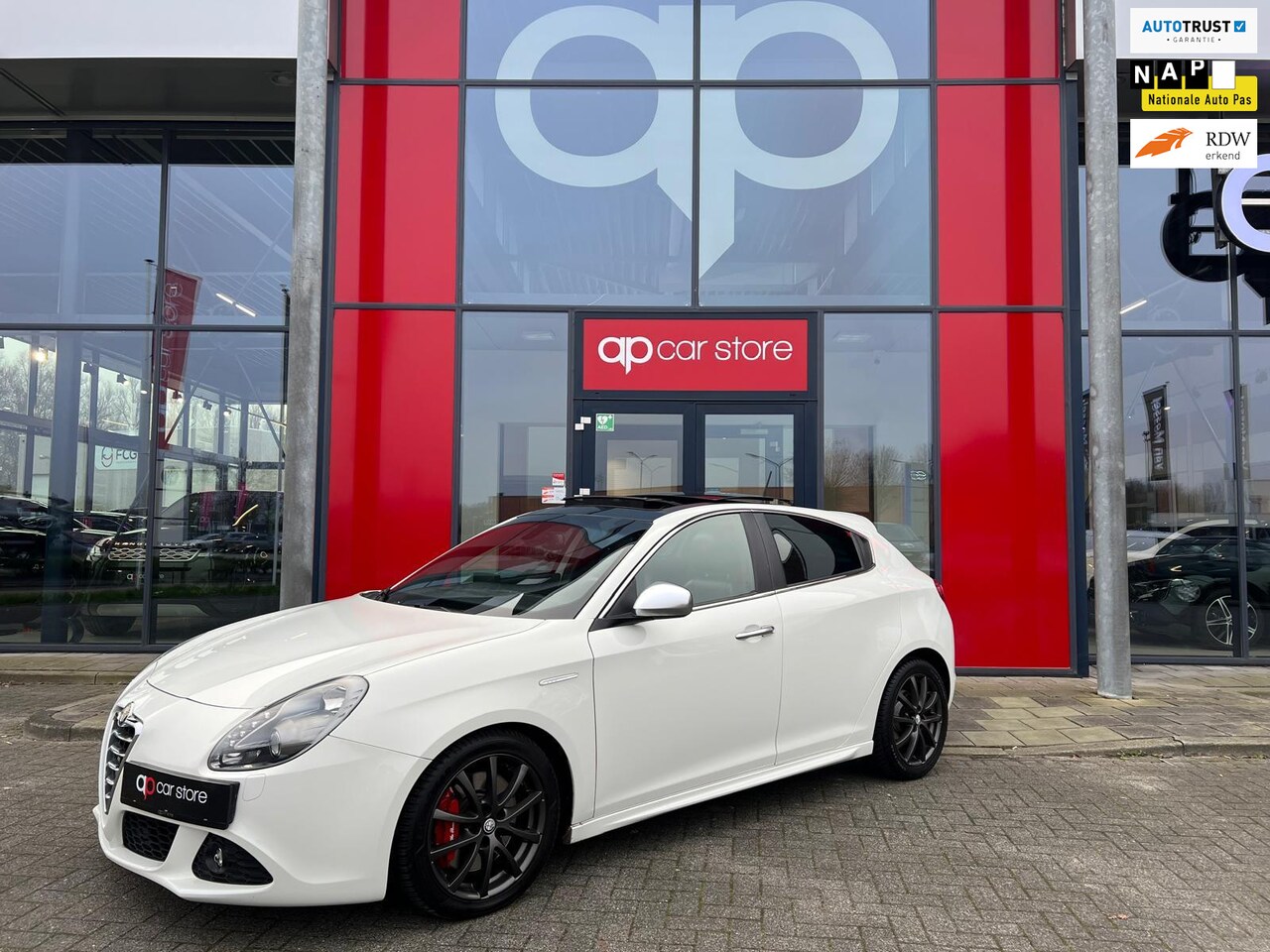 Alfa Romeo Giulietta - 1.4 T Distinctive Panorama -Memory seats - AutoWereld.nl