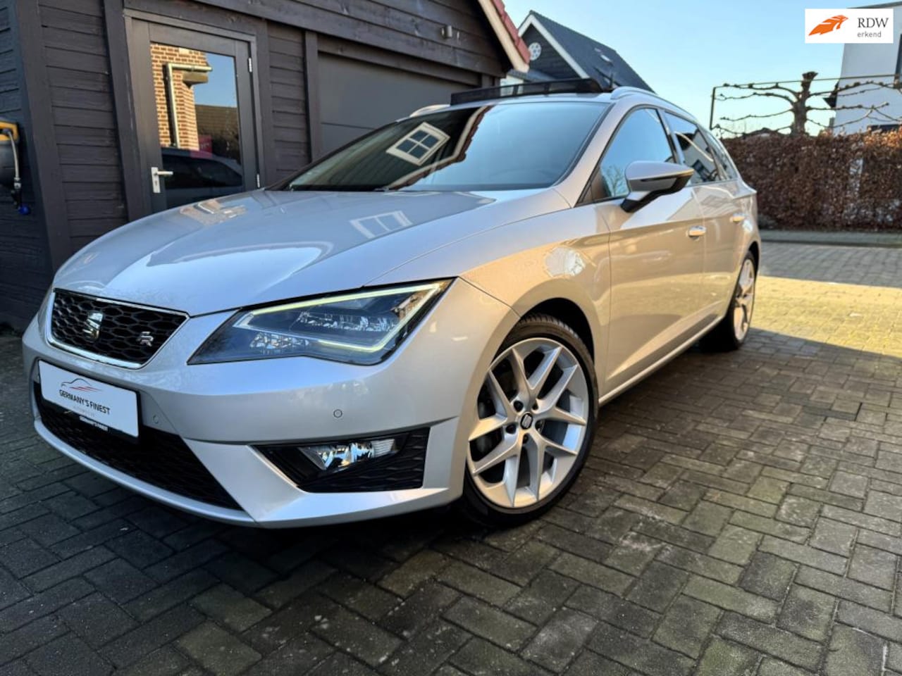 Seat Leon ST - 1.4 TSI ACT FR Dynamic|LED |PANO| DSG| TREKHAAK - AutoWereld.nl