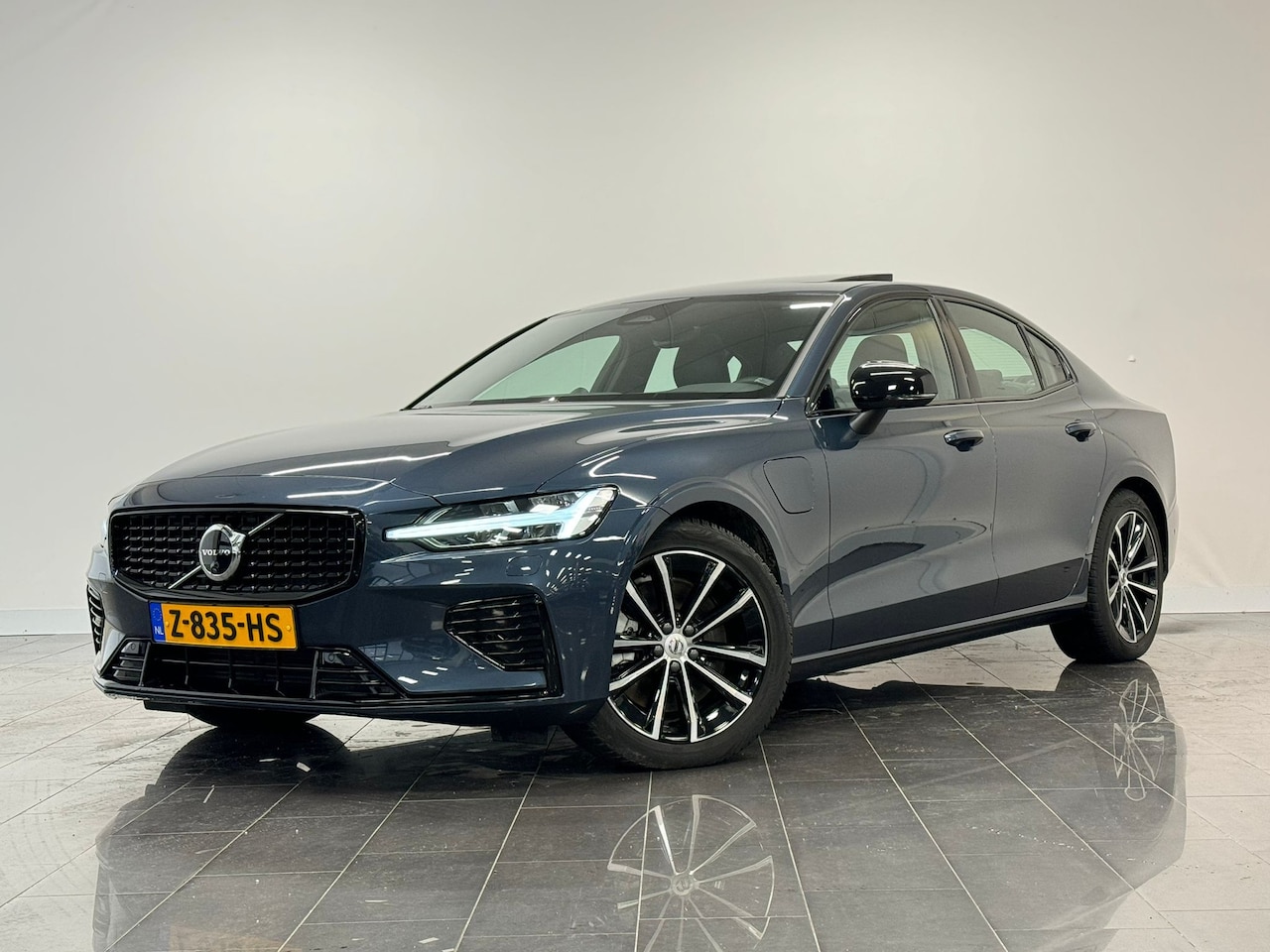 Volvo S60 - Recharge T6 AWD Ultimate Dark | Bowers & Wilkins | 360o Camera | Trekhaak | - AutoWereld.nl