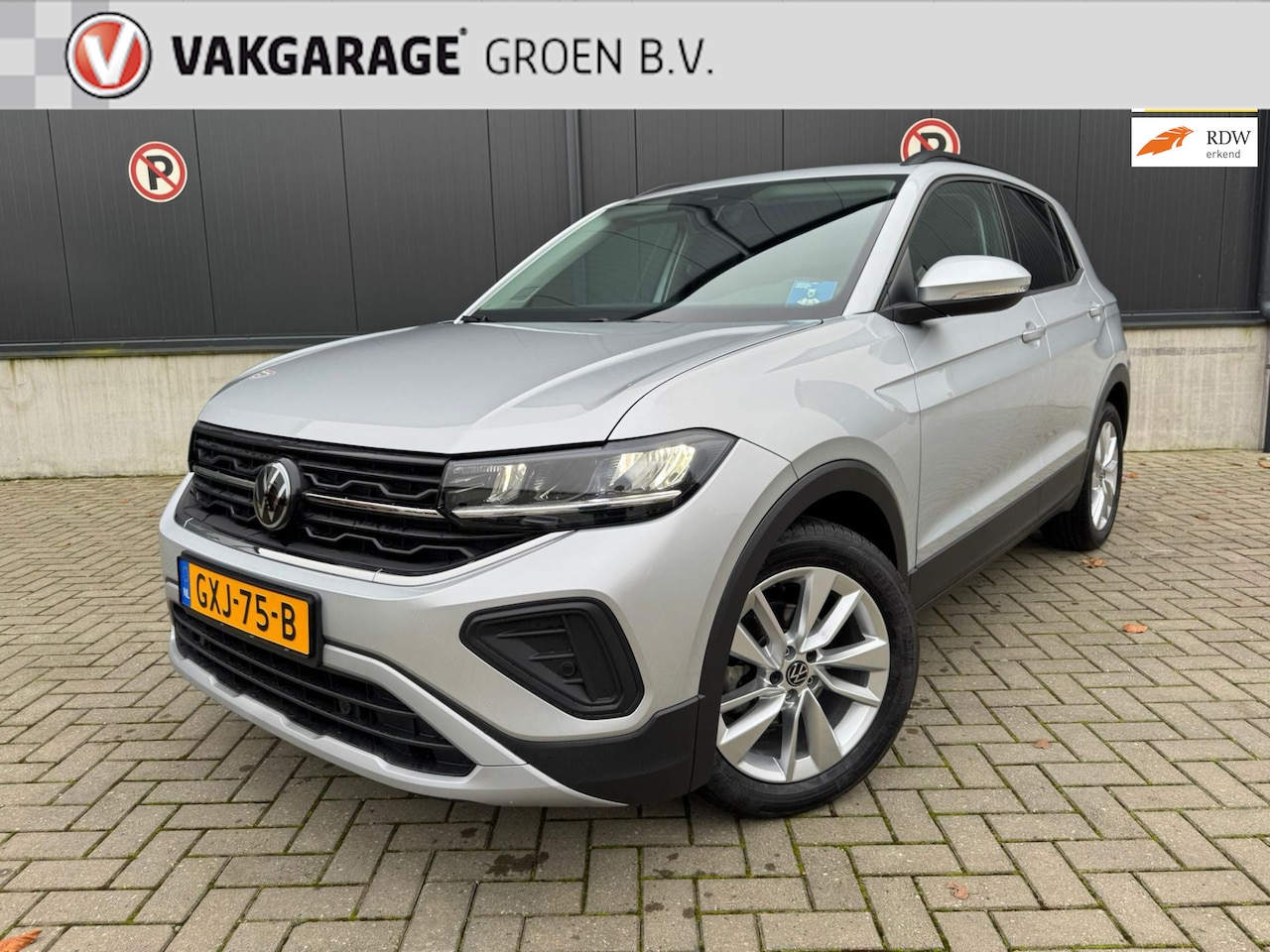 Volkswagen T-Cross - 1.0 TSI Life Edition / Automaat / Camera / Navi / trekhaak ! - AutoWereld.nl