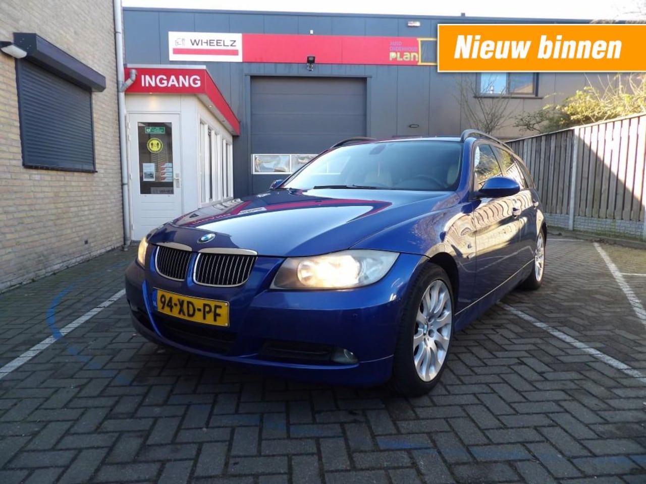 BMW 3-serie - 320 I wagon - leder - leder -  trekhaak - navigatie - AutoWereld.nl