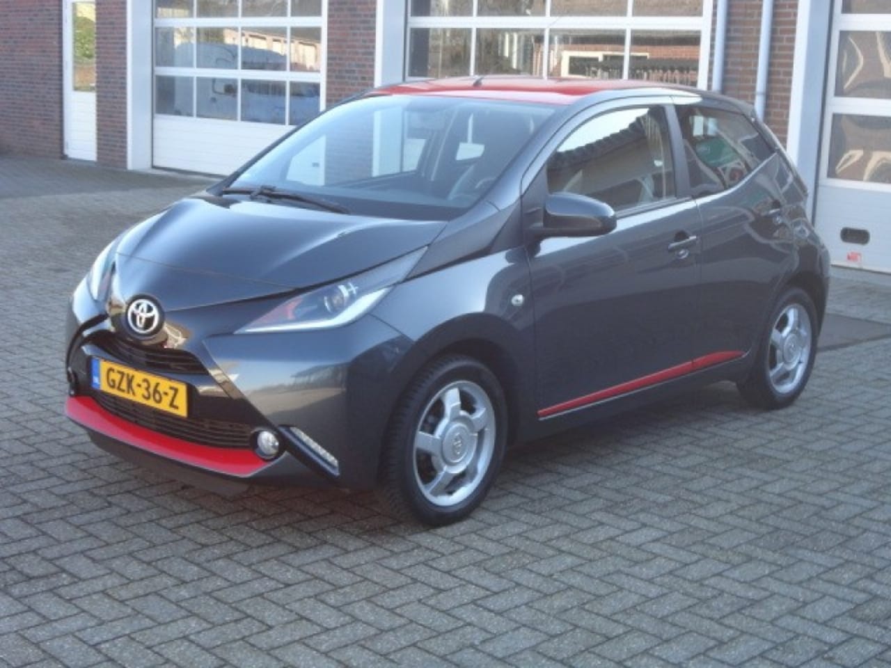 Toyota Aygo - 1.0 VVT-i x-wave 1.0 VVT-i X-Wave - AutoWereld.nl