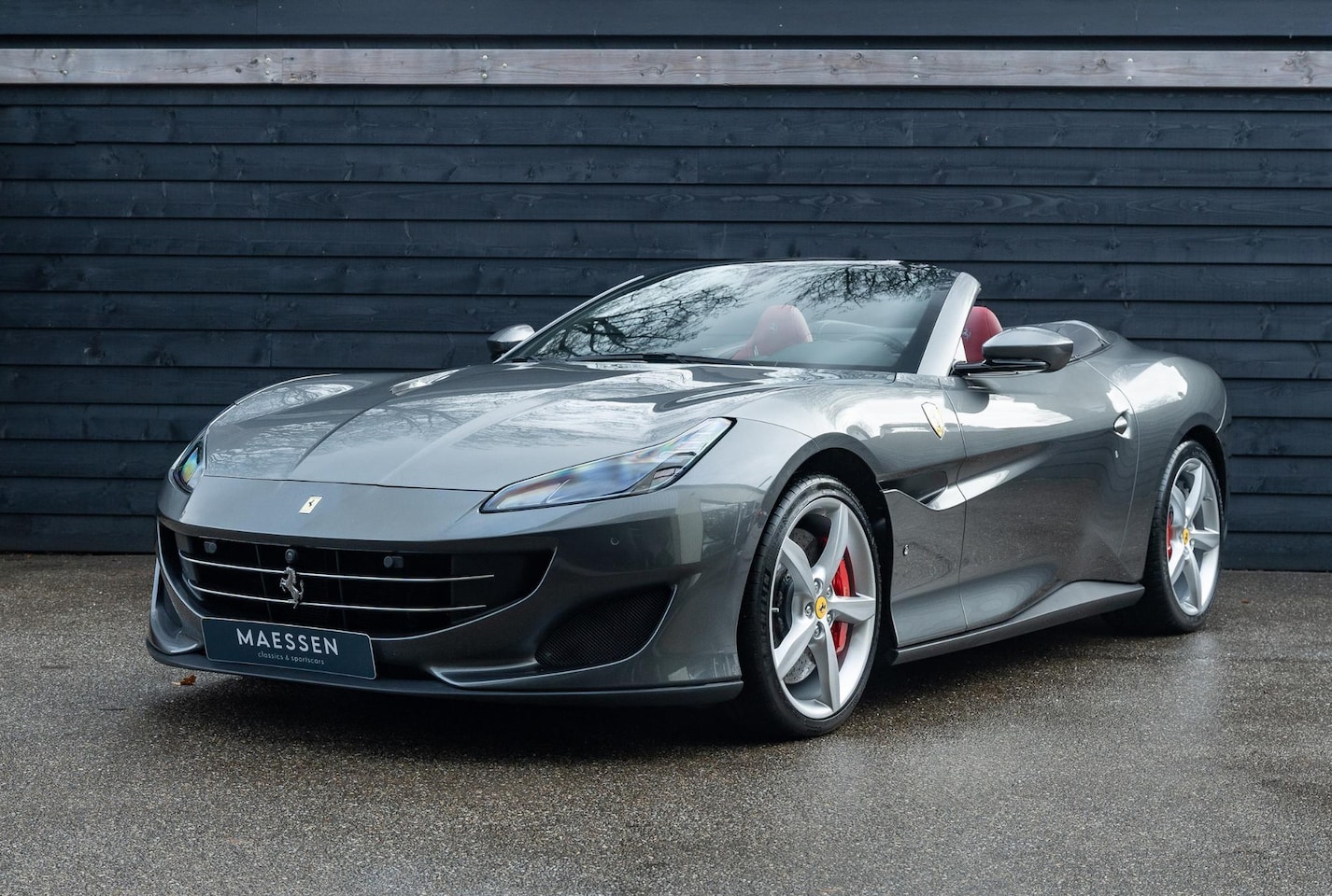 Ferrari Portofino - 3.9 V8 - Ferrari Garantie - Pass. Display - Grigio/Bordeaux - AutoWereld.nl