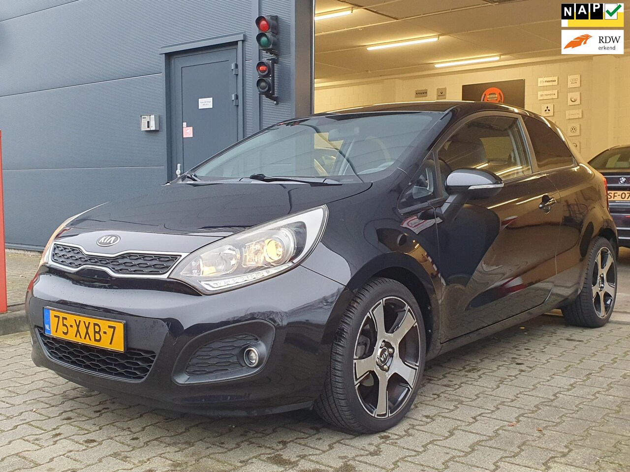 Kia Rio - 1.2 CVVT Plus Pack / NAP / AUX / AIRCO / ISOFIX / LM-VELGEN / LED-DAGRIJ / PRIVACY GLASS / - AutoWereld.nl