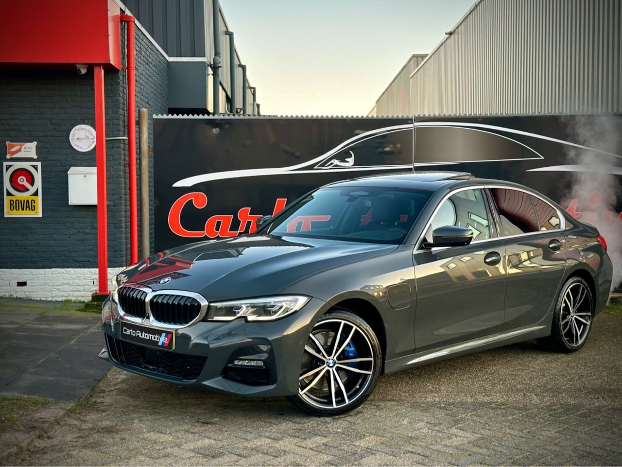 BMW 3-serie - 330e M-SPORT|LASER|DAK|HUD|360|MEMORY|HK VOL! - AutoWereld.nl