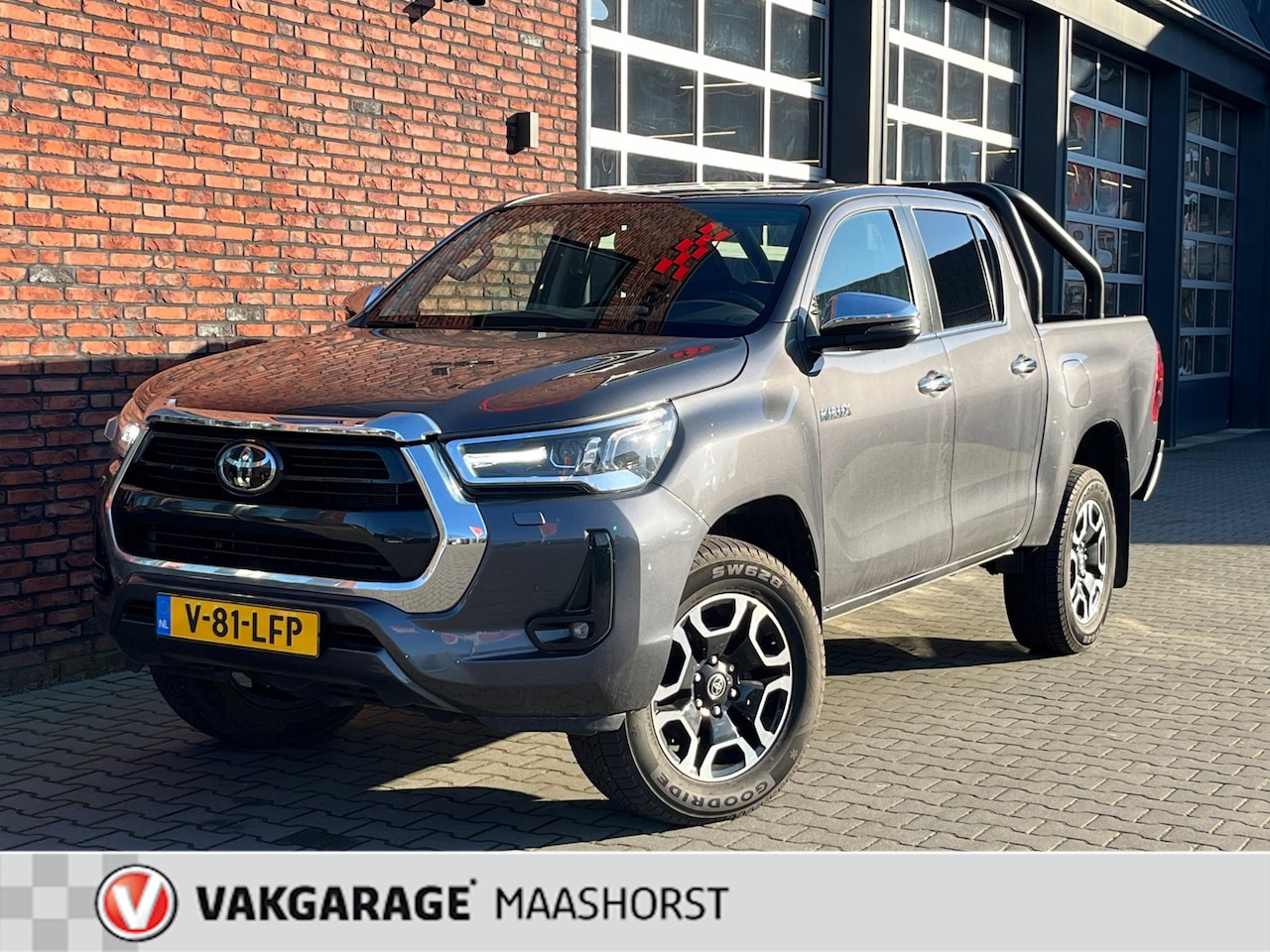 Toyota HiLux - 2.8 D-4D Double Cab Professional premium BTW Automaat/AchteruitrijCamera/Adapt.Cruise/PDC/ - AutoWereld.nl