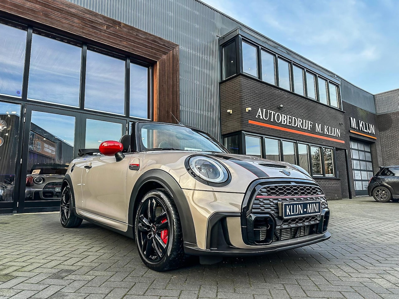 MINI Cabrio - Mini 2.0 John Cooper Works JCW F1 aut 231pk/Rooftopgrey/Camera/Head up/Btw - AutoWereld.nl