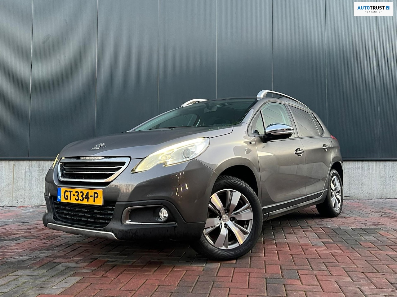 Peugeot 2008 - 1.2 PureTech Style * Navi * Cruise * Airco * Trekhaak * Pano * Dealer Onderhouden - AutoWereld.nl