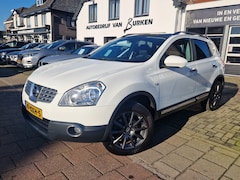 Nissan Qashqai - 2.0 Connect Edition, Trekhaak, Achteruitrij camera, Navigatie, Panoramadak