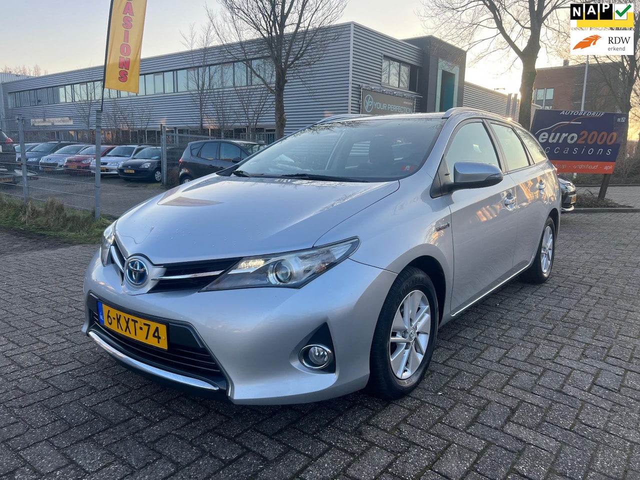 Toyota Auris Touring Sports - 1.8 Hybrid Aspiration Luxe ! - AutoWereld.nl