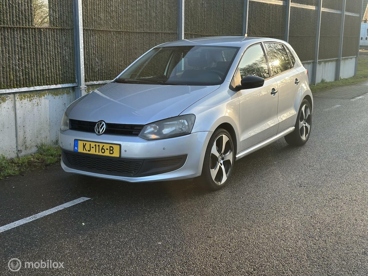 Volkswagen Polo - 1.2 Easyline APK|AIRCO|CRUISE|NAVI - AutoWereld.nl