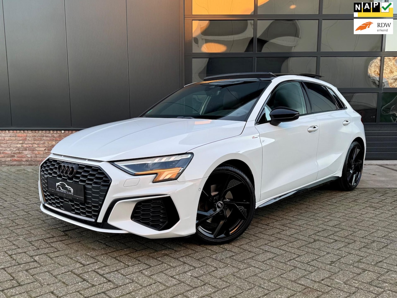 Audi A3 Sportback - 35 TFSI S-Line 150 pk Pano/Leer/sfeerverlichting - AutoWereld.nl