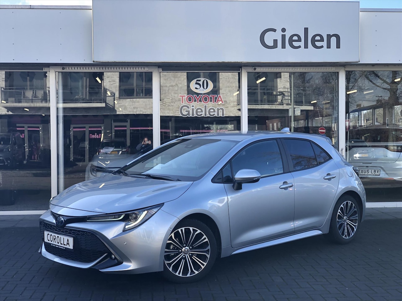 Toyota Corolla - 1.8 Hybrid Style | Dodehoekherkenning, Nieuwe multimedia, Parkeersensoren, CarPlay, Stoel - AutoWereld.nl