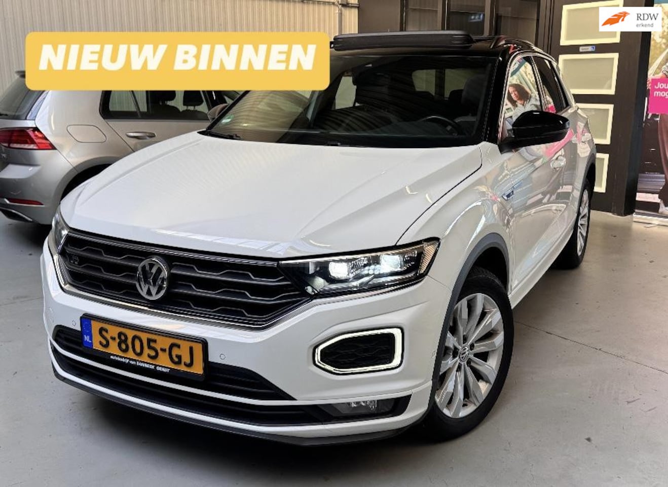 Volkswagen T-Roc - 1.5 TSI R-Line Panorama Virtual ACC 2020! Inruil mogelijk! - AutoWereld.nl