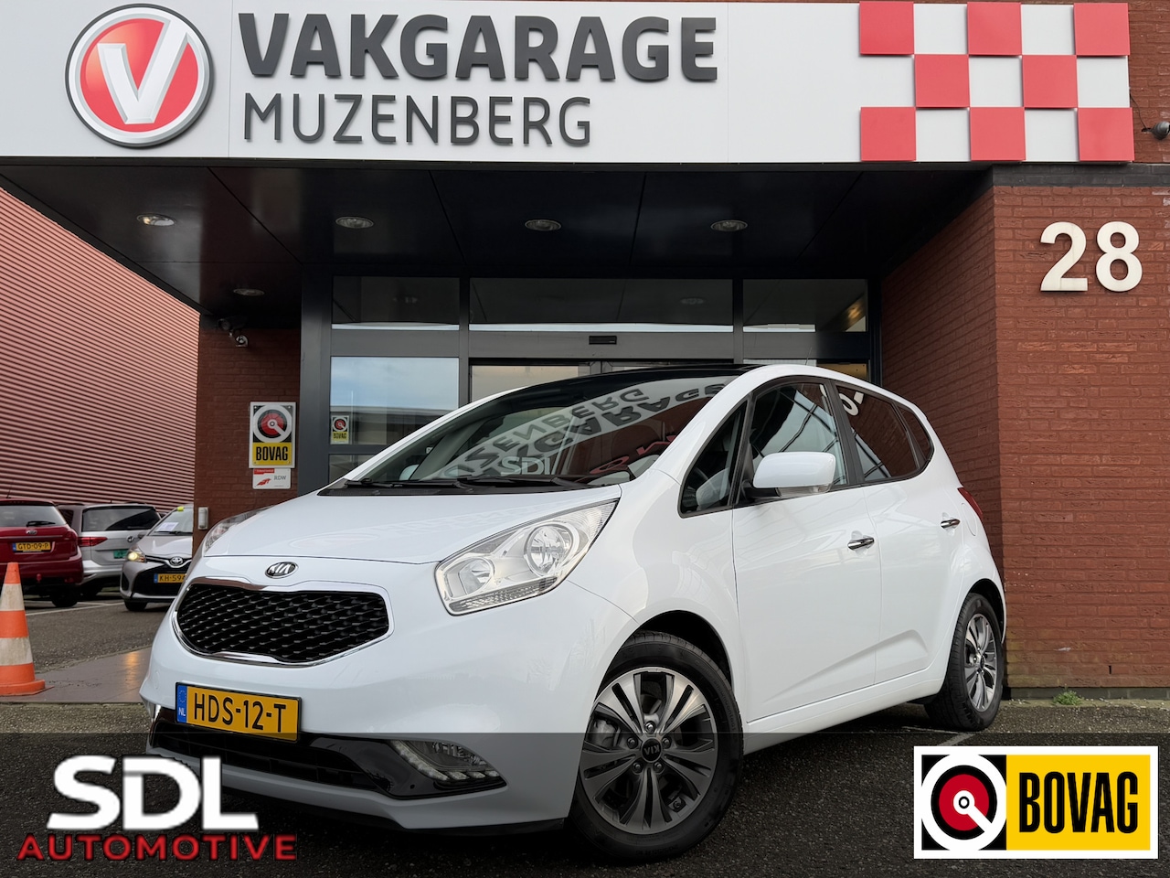 Kia Venga - 1.6 CVVT ExecutiveLine // NAVI // KEYLESS // STOEL+STUURVERWARMING // CAMERA+SENSOREN // - AutoWereld.nl