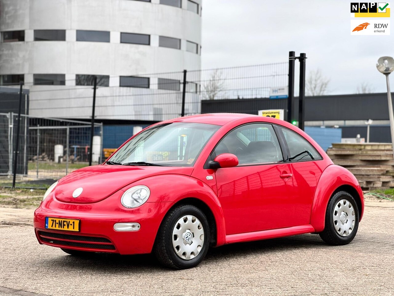 Volkswagen New Beetle - 1.6/INCL JAAR APK/RIJD SUPER LEKKER/ - AutoWereld.nl